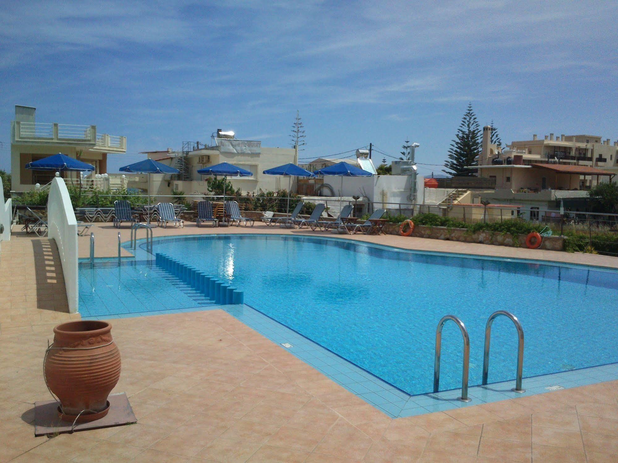 卡里玛拉酒店 Agia Marina 外观 照片
